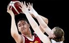 日本球員田中14號，偷掐張子宇頭發(fā)！宮魯鳴憤怒！