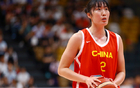 中國女籃新星，23歲1米86，五戰(zhàn)征服主帥，三分神準如李夢。