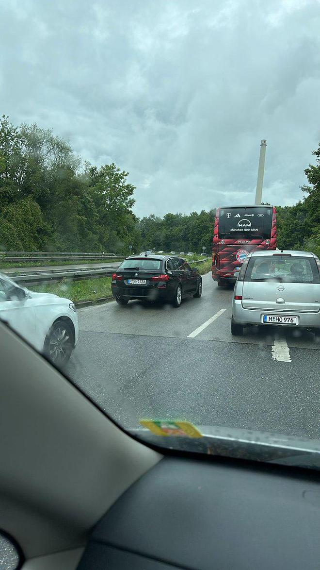 比賽近，拜仁大巴堵路，能否及時趕到？
